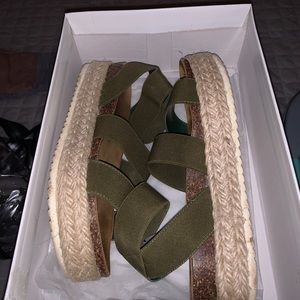 Steve Madden platform sandals